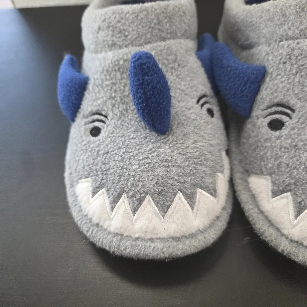 Kids SHARK houseshoes Slippers Winter Animal Clogs Sz 4-5